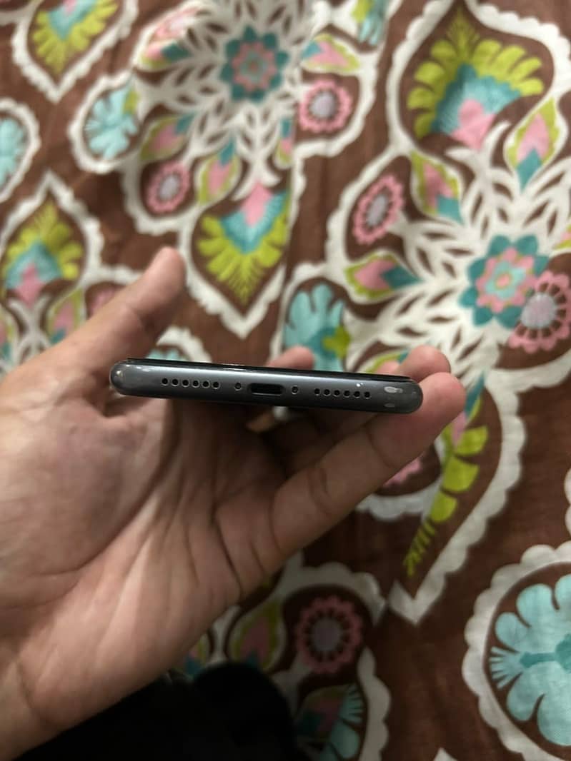 Apple iPhone 11 3