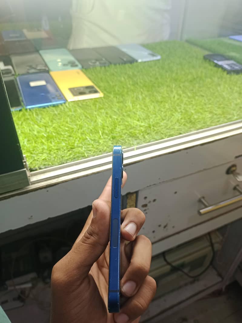 Apple iPhone 12 mini 3