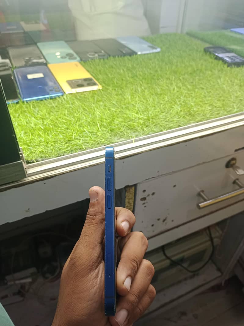 Apple iPhone 12 mini 4