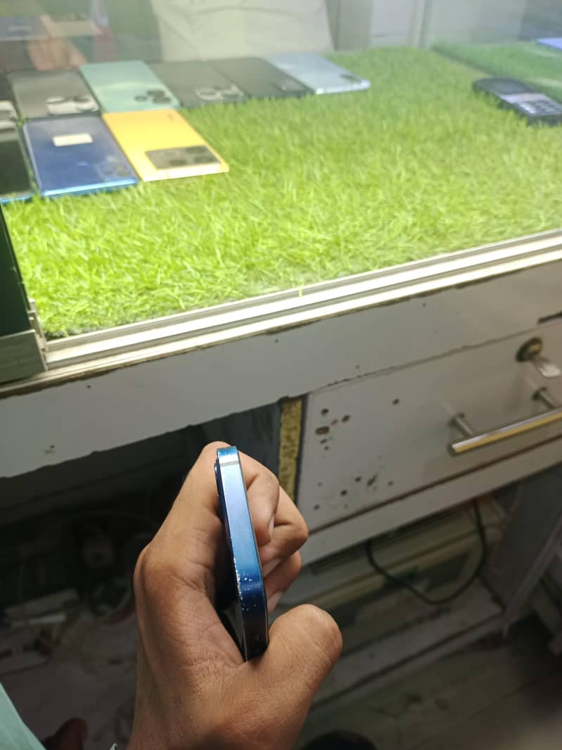 Apple iPhone 12 mini 6
