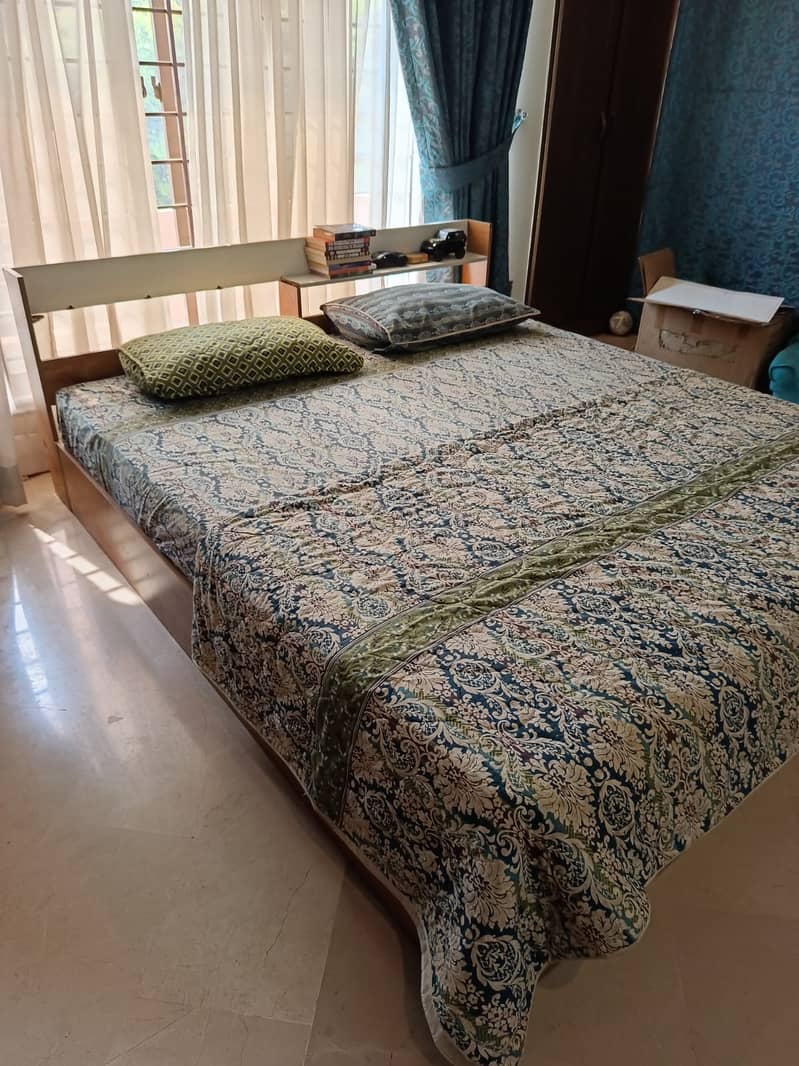 Double bed without mattress 0