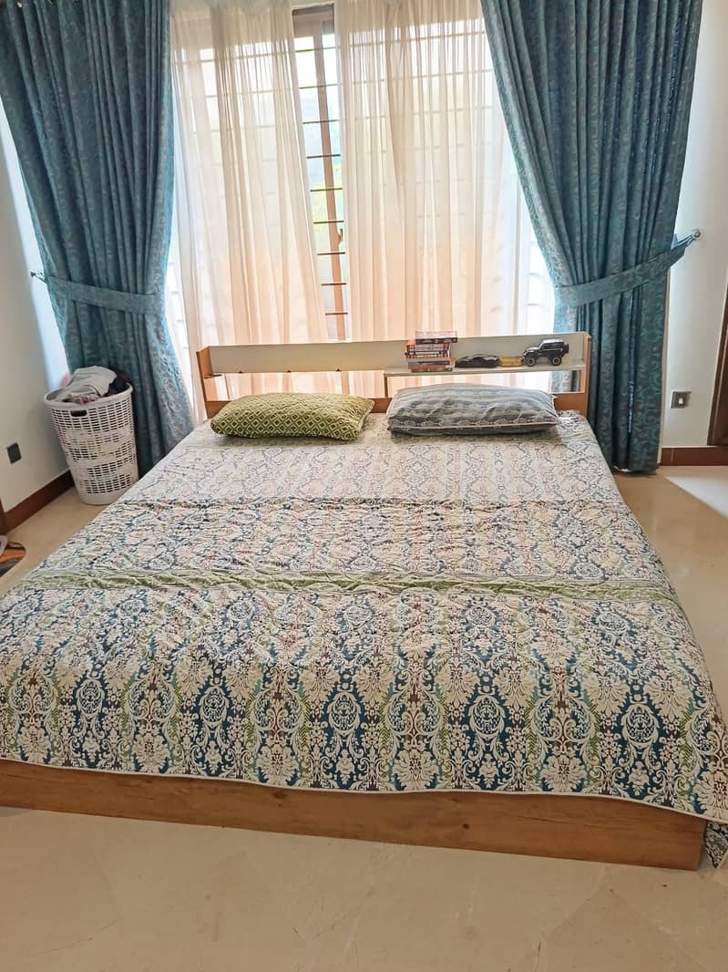 Double bed without mattress 3