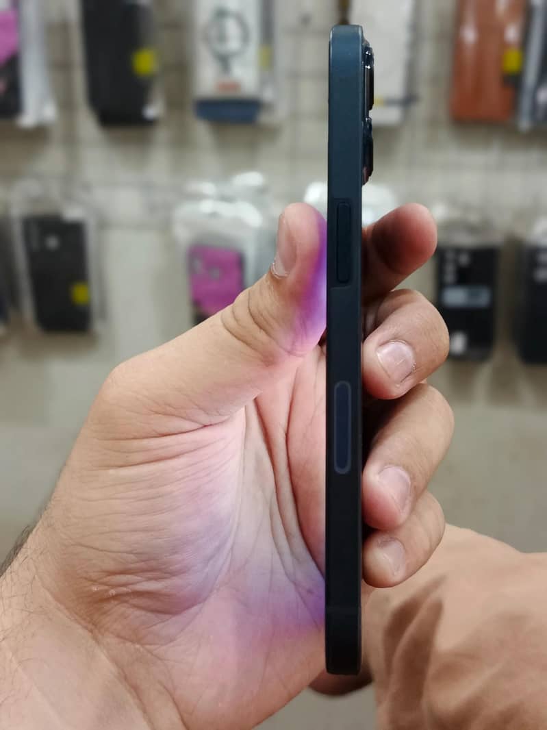 Apple iPhone 13 1