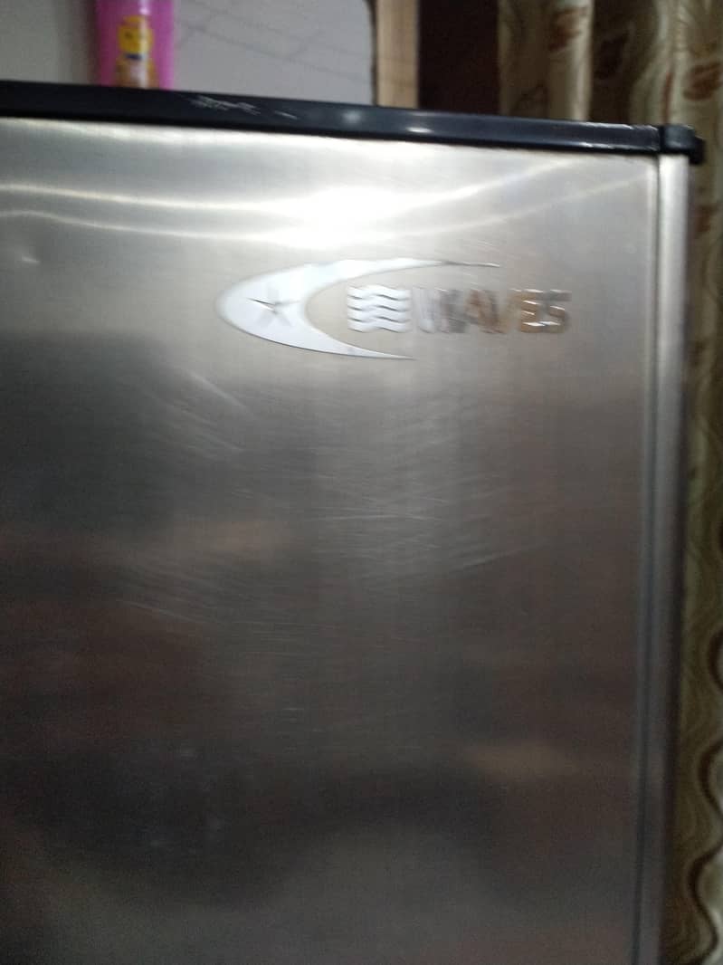 Waves Fridge 8