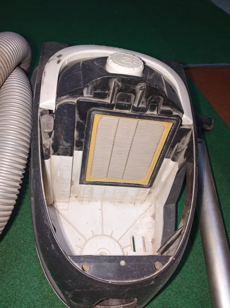 Vacuum cleaner 1