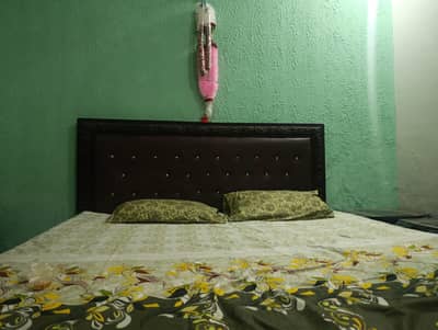 A king sized Bed is for sale in Pakistan Town