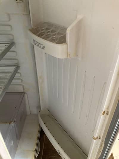 Orient fridge for sale condition 10by9 all ok hai total genuine hai
