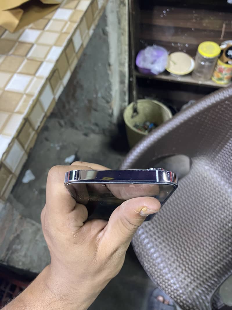 Apple iPhone 14 Pro Max 3