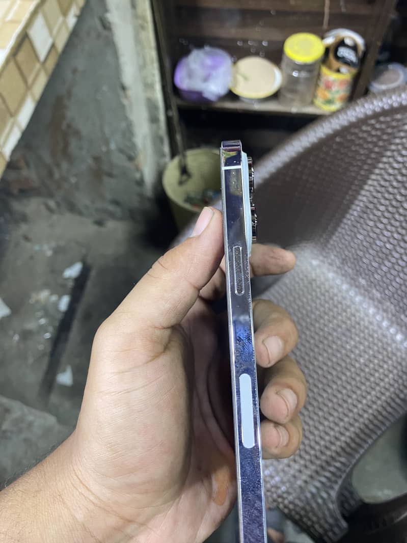 Apple iPhone 14 Pro Max 4