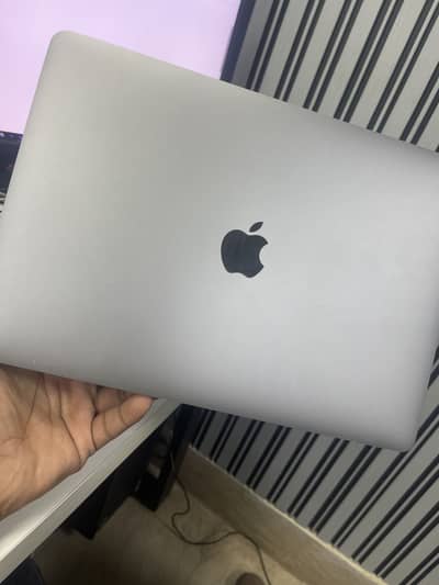 MacBook Pro i7 2019