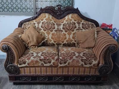 7 seater taj style sofa available