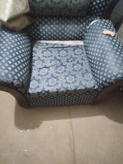 5 seater sofa + table good condition