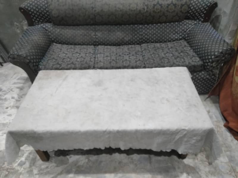 5 seater sofa + table good condition 1