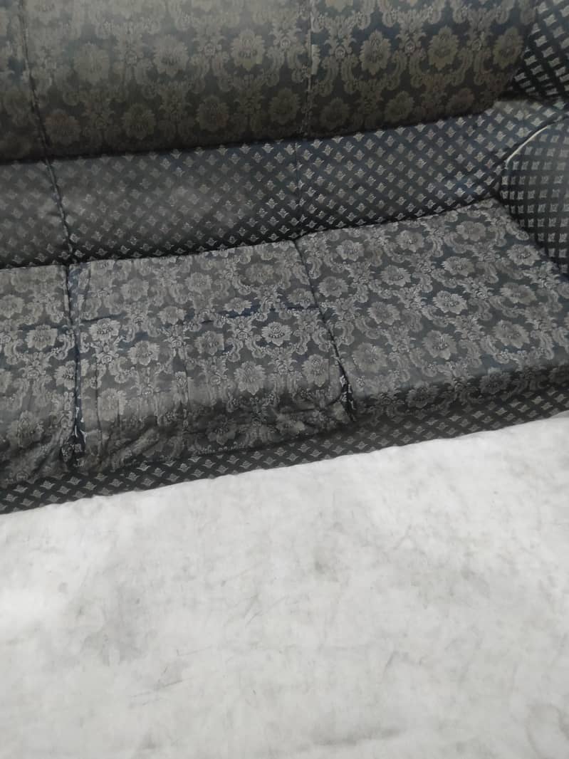 5 seater sofa + table good condition 2