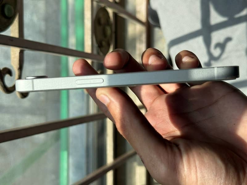 iphone 16e with box 5