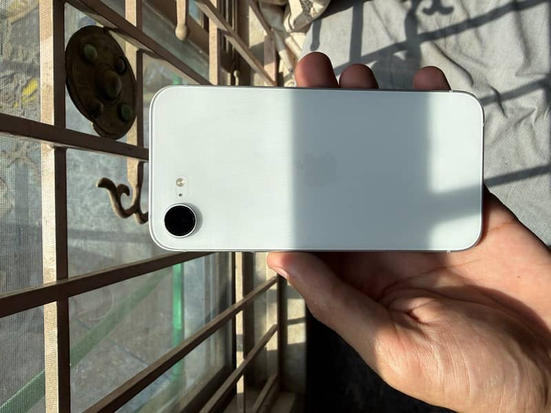 iphone 16e with box 7