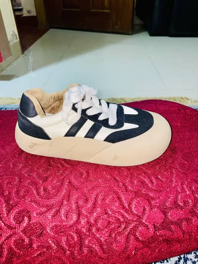 Ladies Sneakers Black White Chunky Sole Pakistan Size 6 (240 mm)