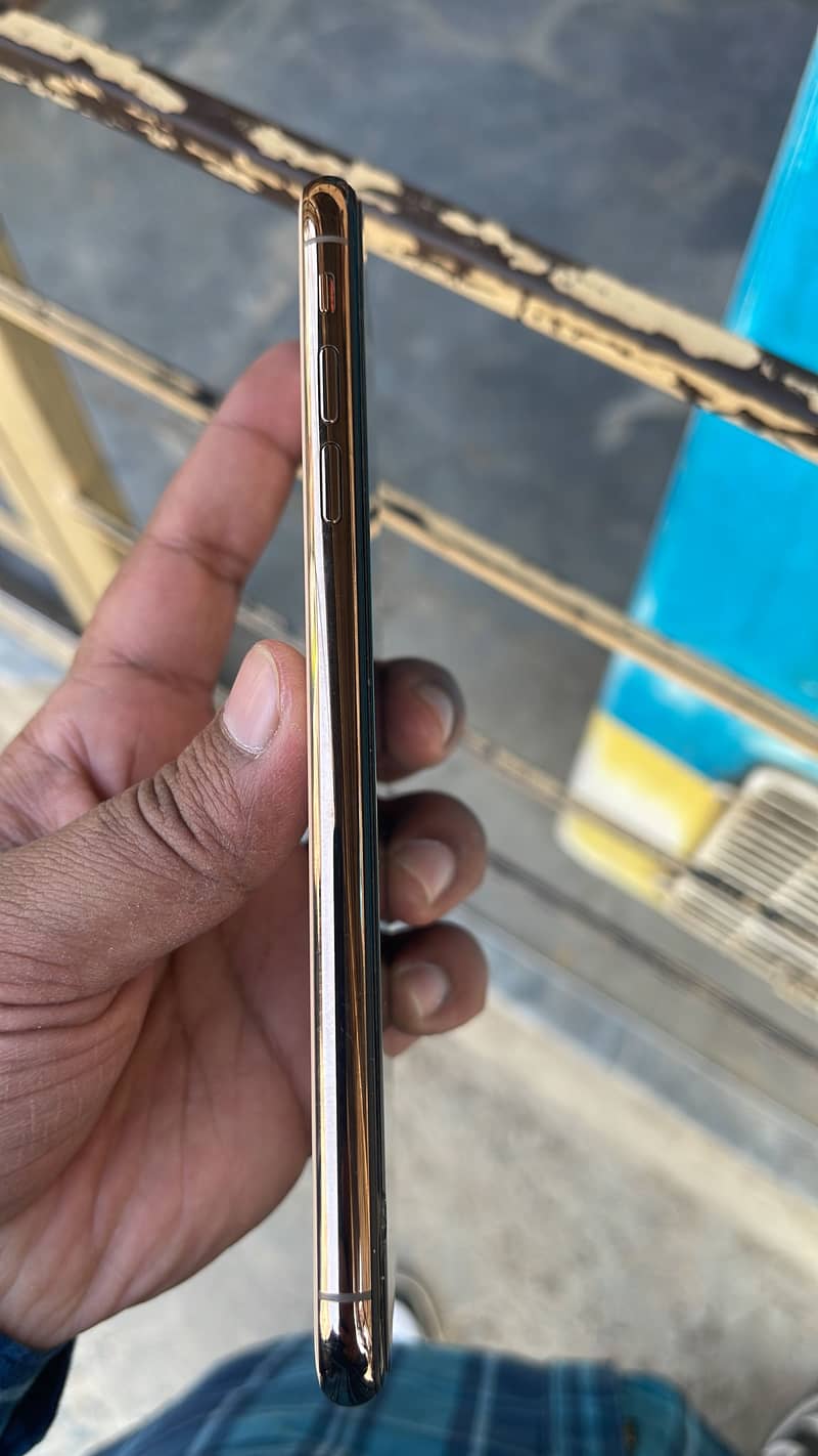 Apple iPhone XS Max 2