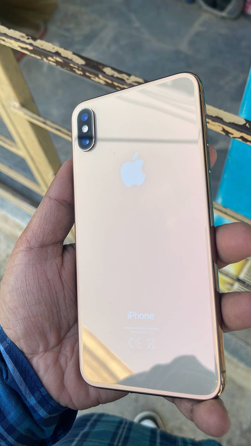Apple iPhone XS Max 4