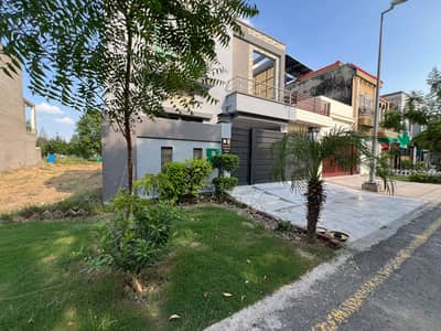 I SELL 5MARLA USED HOUSE IN PHASE 2 BAHRIA ORCHARD LAHORE