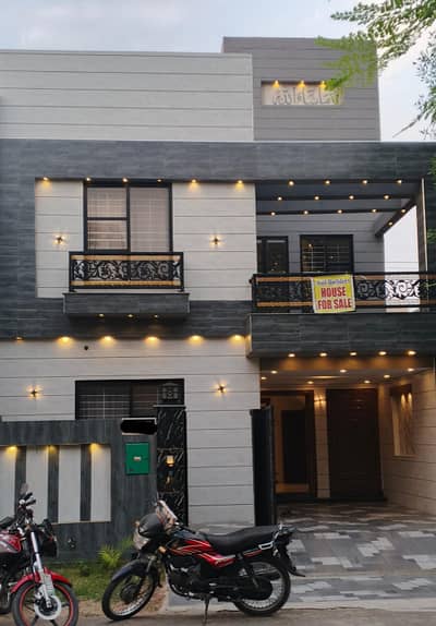 5 Marla Brand New Ultra Luxury House for Sale in BB Block Bahria Town Lahore Prime Location