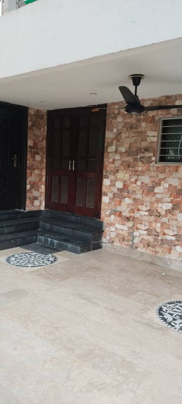 10 MARLA HOUSE WITH BASEMENT+SOLAR SYSTEM+GREEN METER. 7 BEDROOMS ATTACH BATH GAS METER INSTALLED. 10KV SOLAR SYSTEM INSTALLED. HOT LOCATION IN BAHRIA ORCHARD LAHORE PHASE 1.