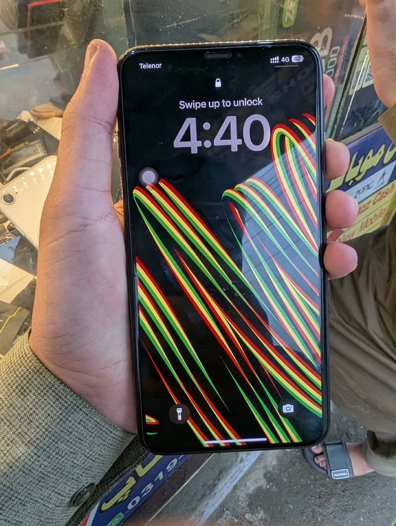 Apple iPhone XS Max 4