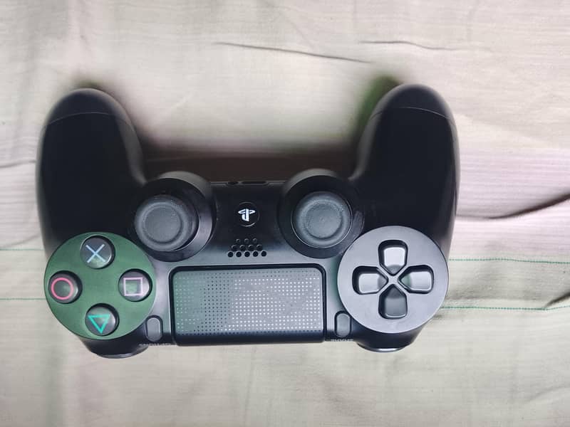 PS4 1TB 1