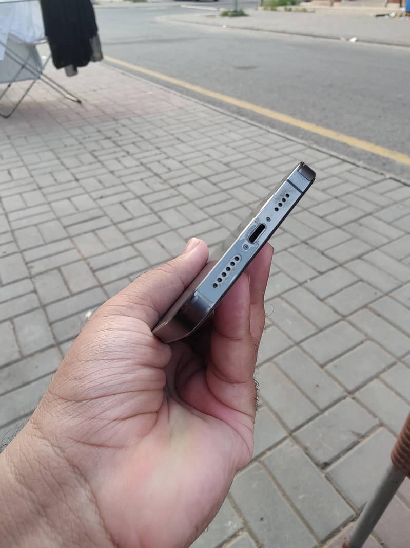 Apple iPhone 13 Pro Max 2