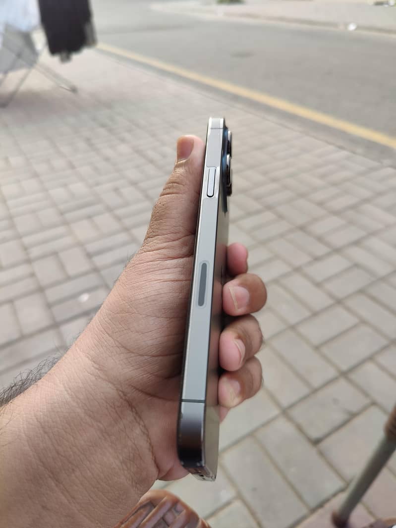Apple iPhone 13 Pro Max 3