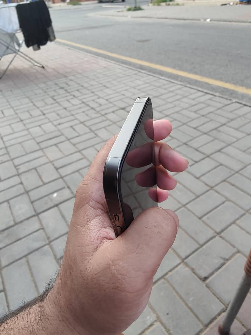 Apple iPhone 13 Pro Max 4