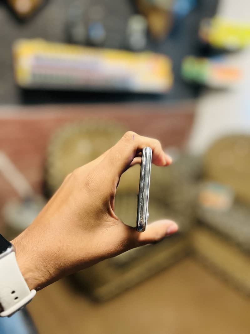 Apple iPhone X 5