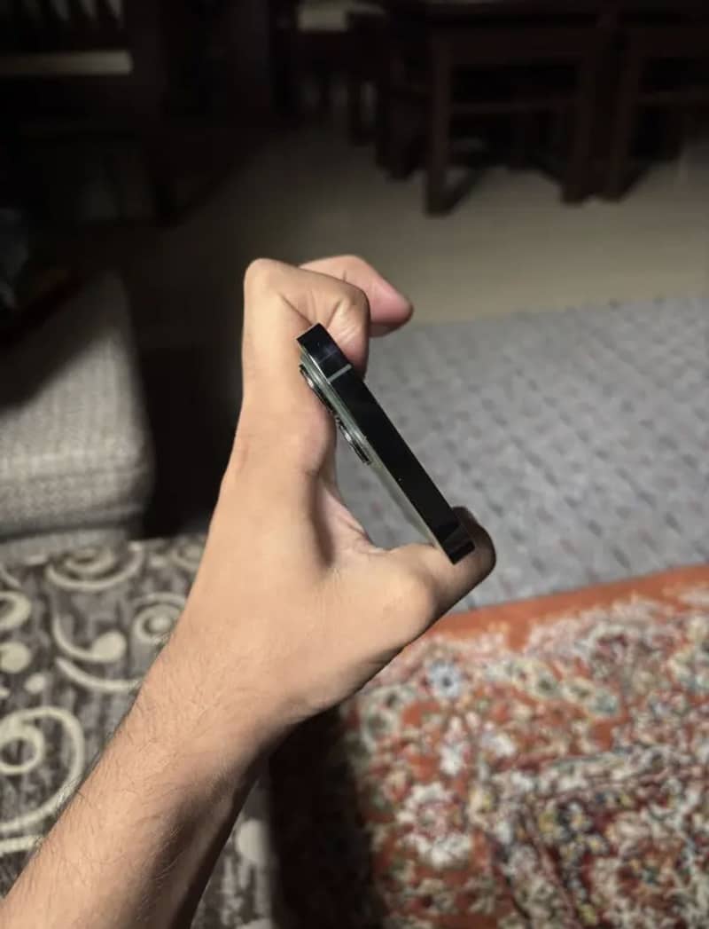 Apple iPhone 13 Pro 2