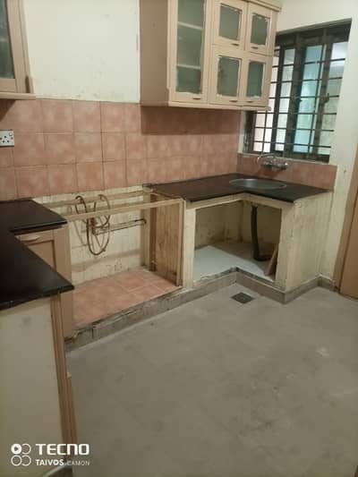 G-11 25*40 ground portion for rent out class