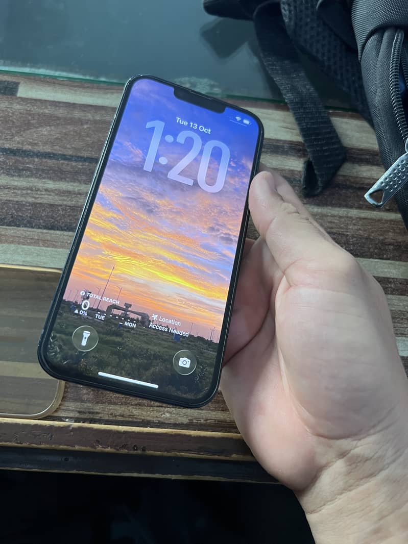 Apple iPhone 13 2