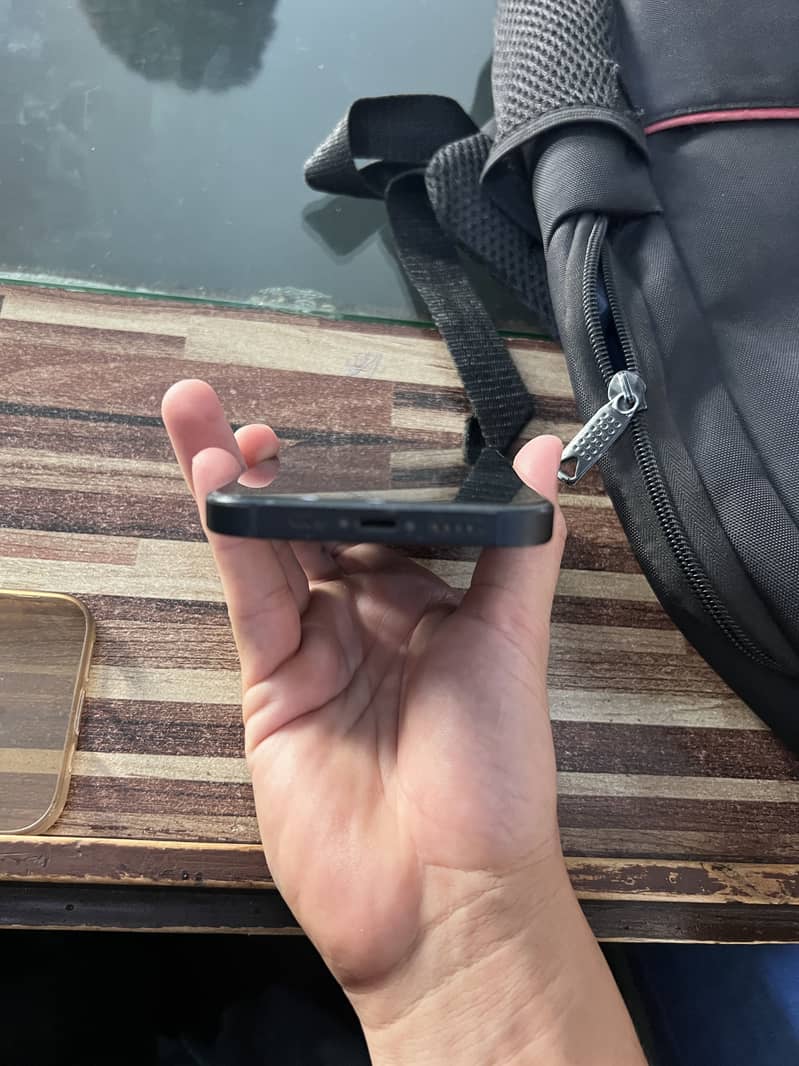Apple iPhone 13 4