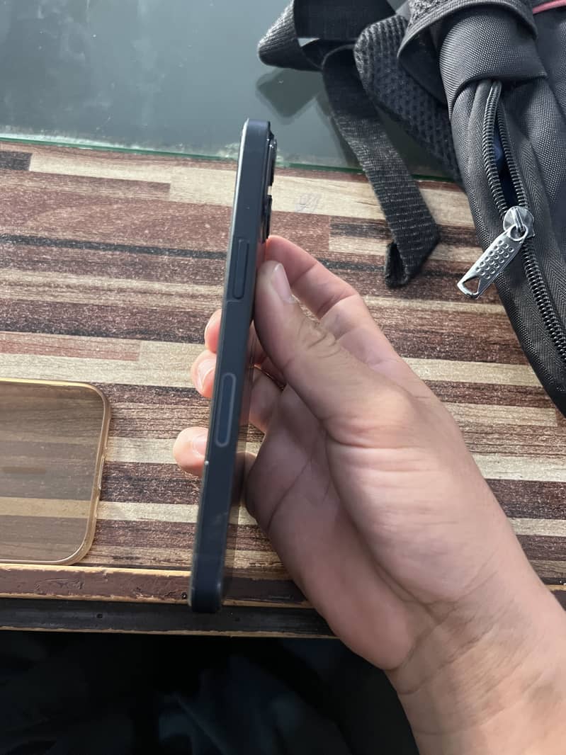 Apple iPhone 13 5