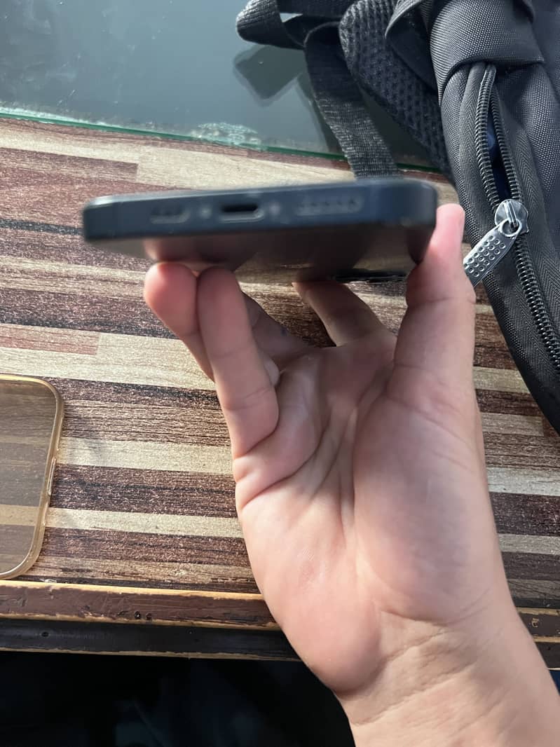 Apple iPhone 13 6