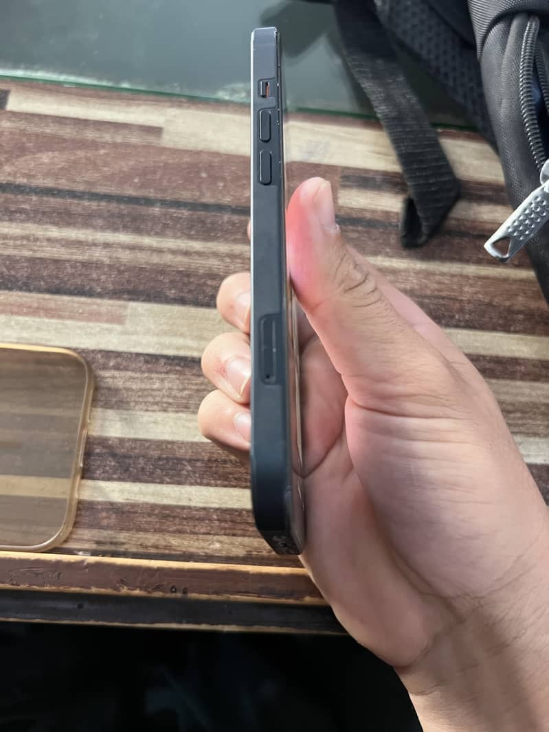 Apple iPhone 13 7