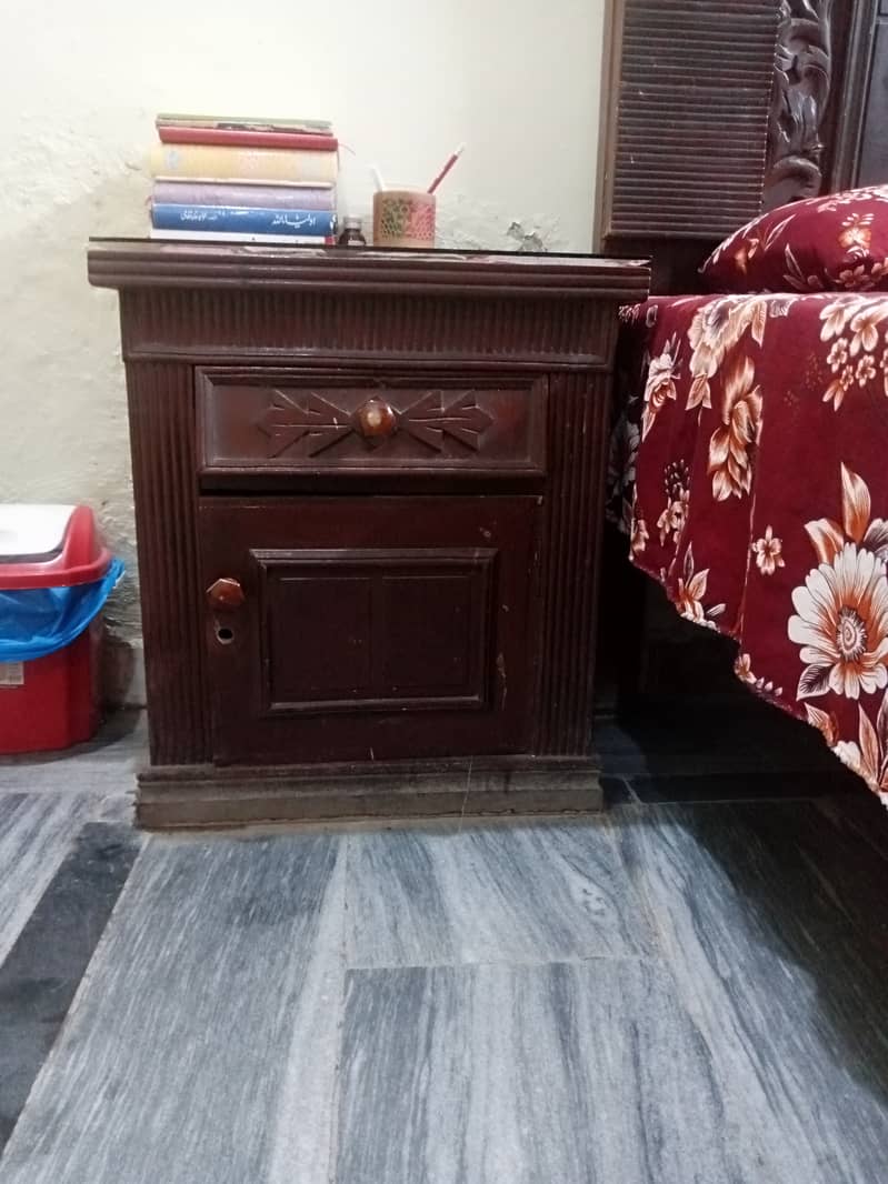 Double Bed, Side Tables, Dressing Table 5
