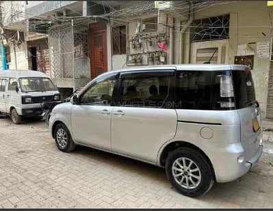 Toyota Sienta 2013