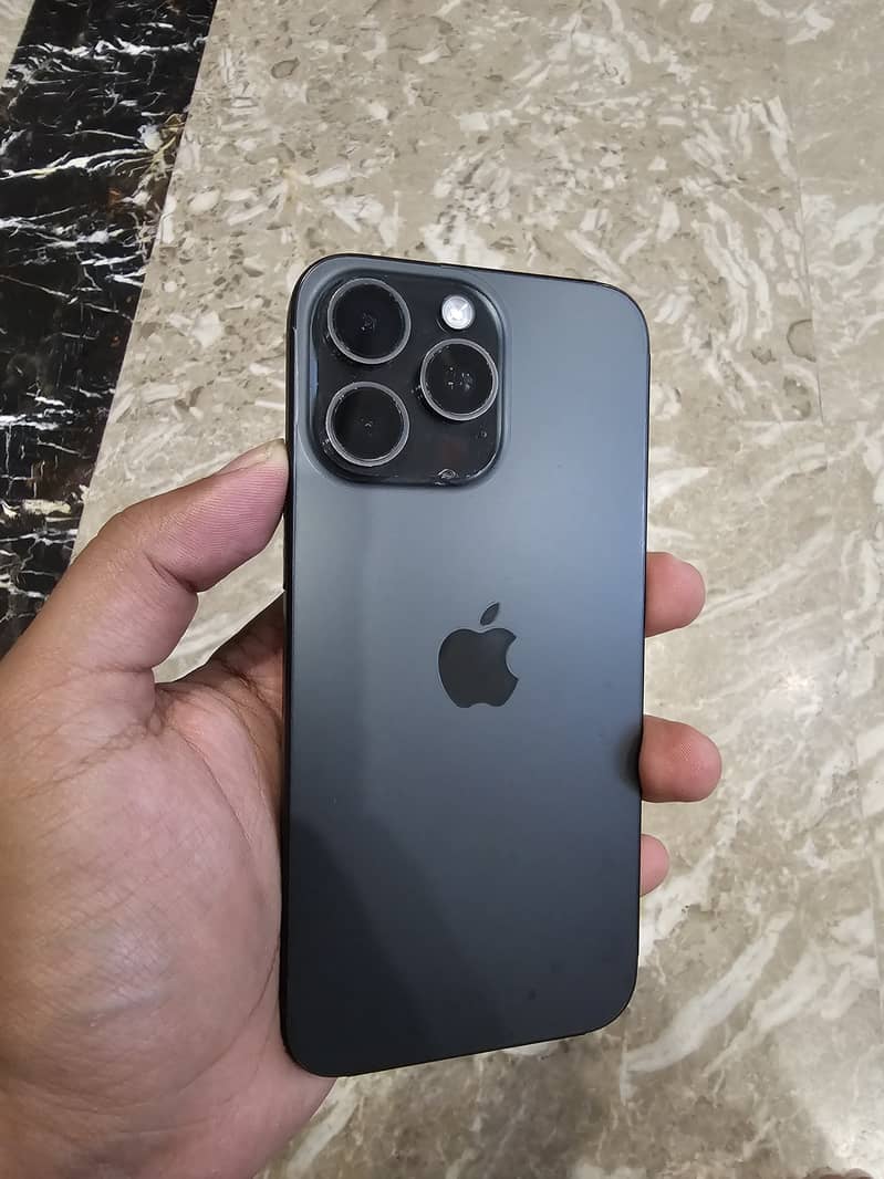 Apple iPhone 15 Pro Max 0