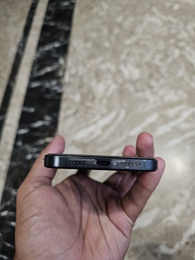 Apple iPhone 15 Pro Max 2