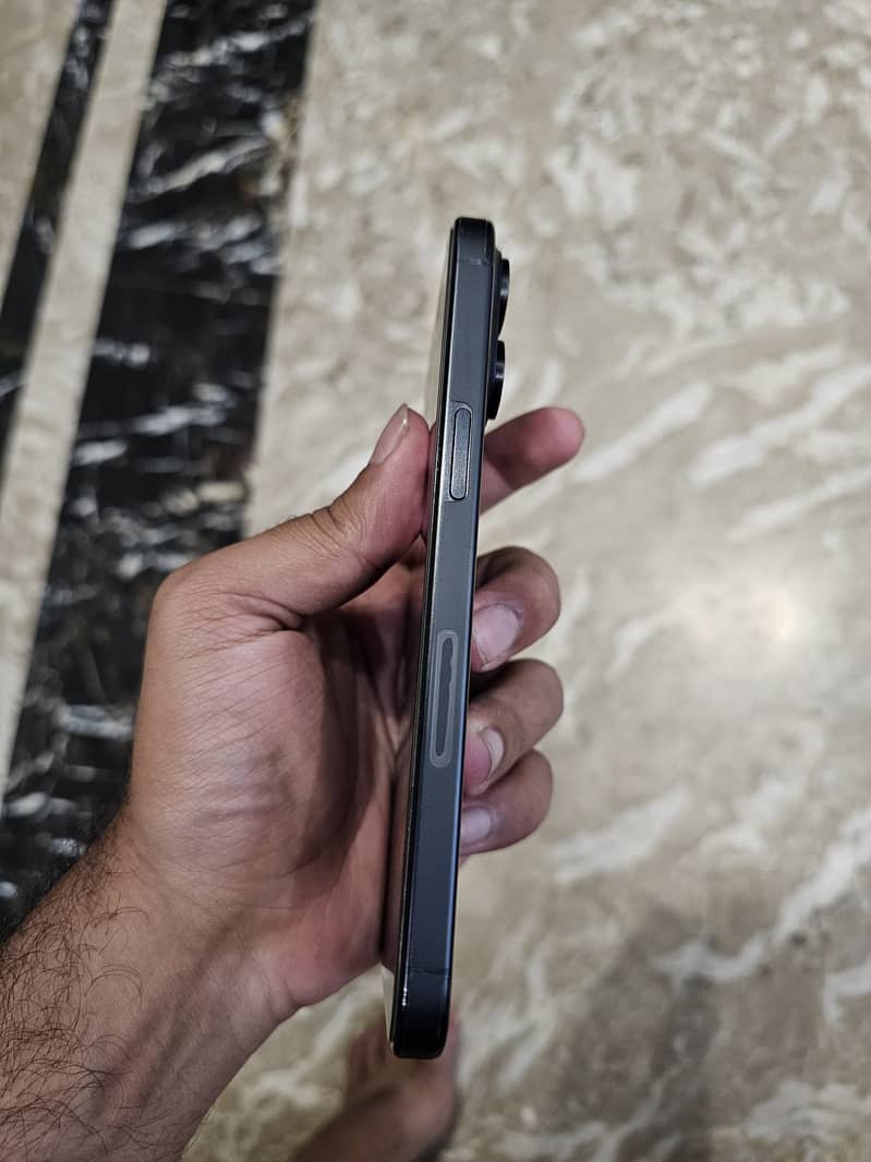 Apple iPhone 15 Pro Max 3