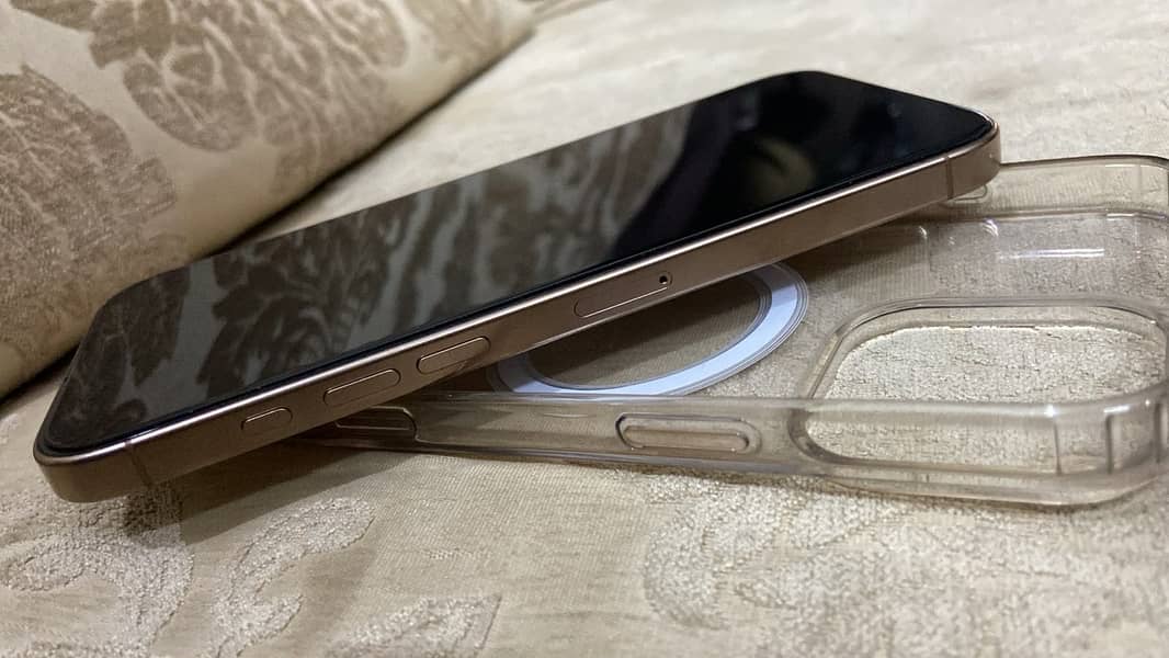 Apple iPhone 16 Pro Max 3