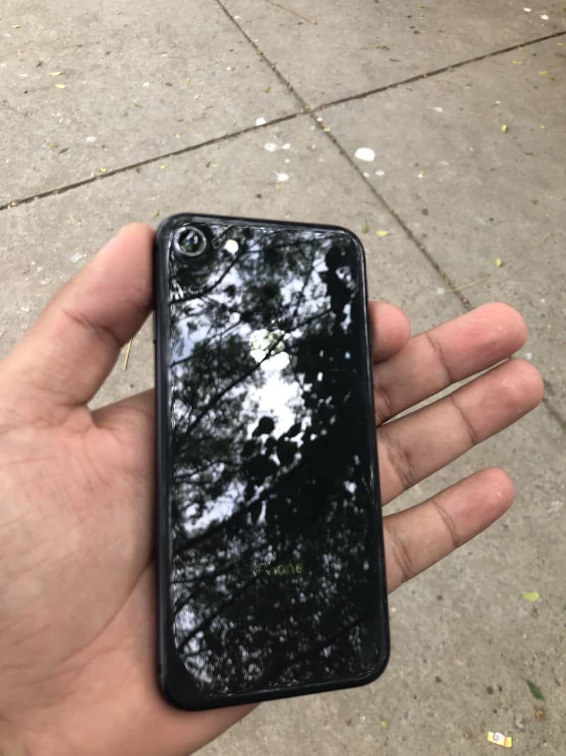 Apple iPhone 8 1
