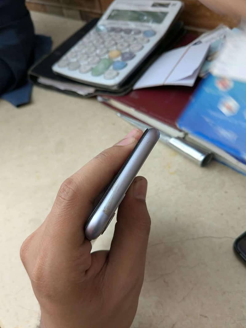 Apple iPhone 11 3