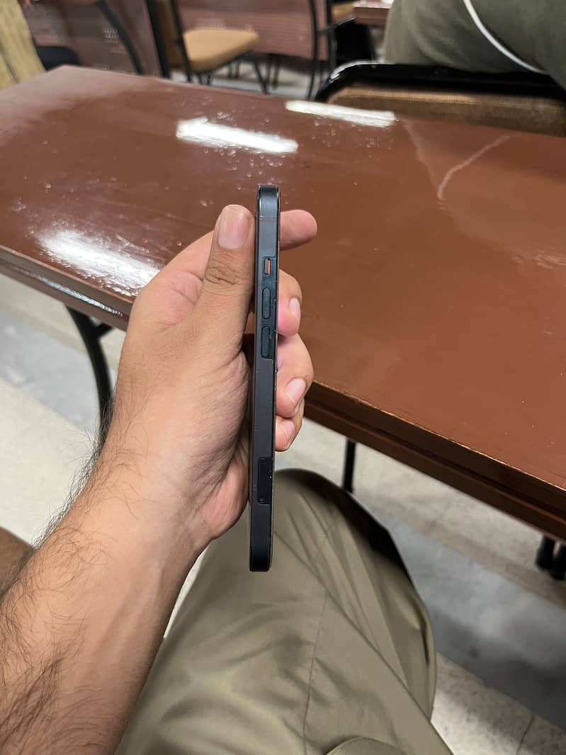 Apple iPhone 13 1