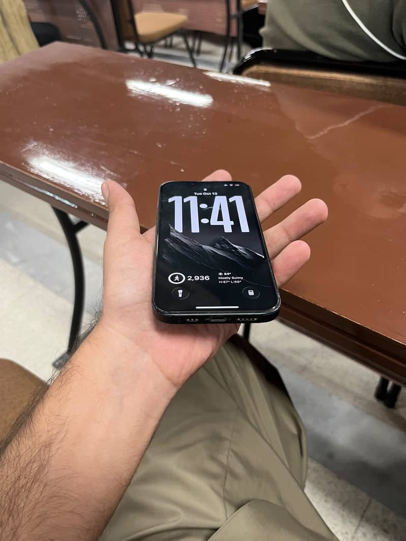 Apple iPhone 13 4