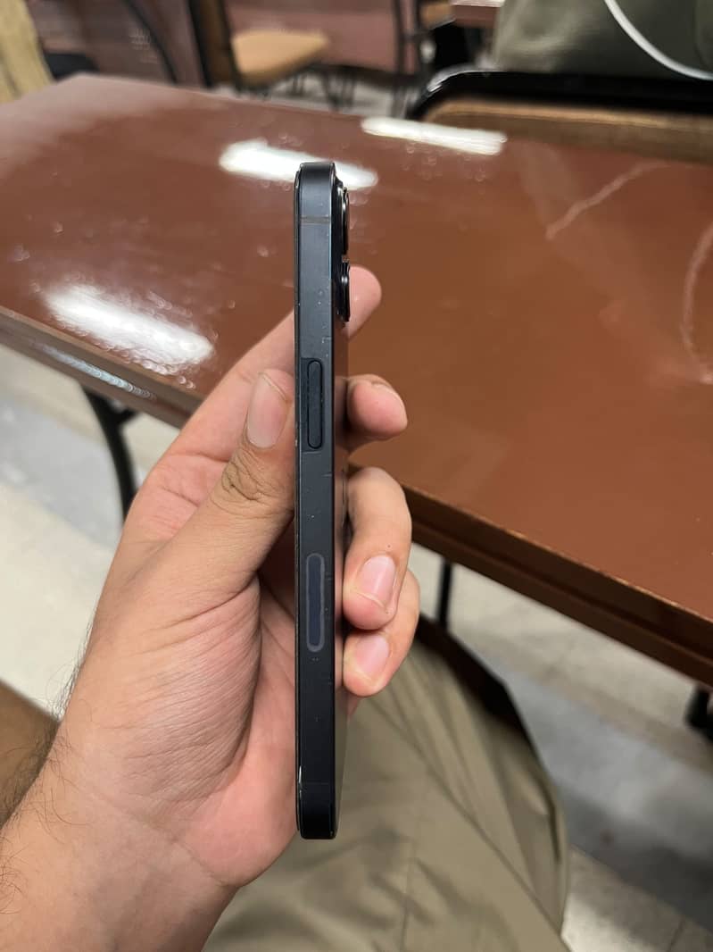Apple iPhone 13 5